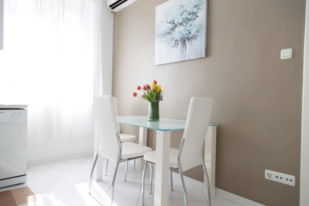 Split Dreams Apartment