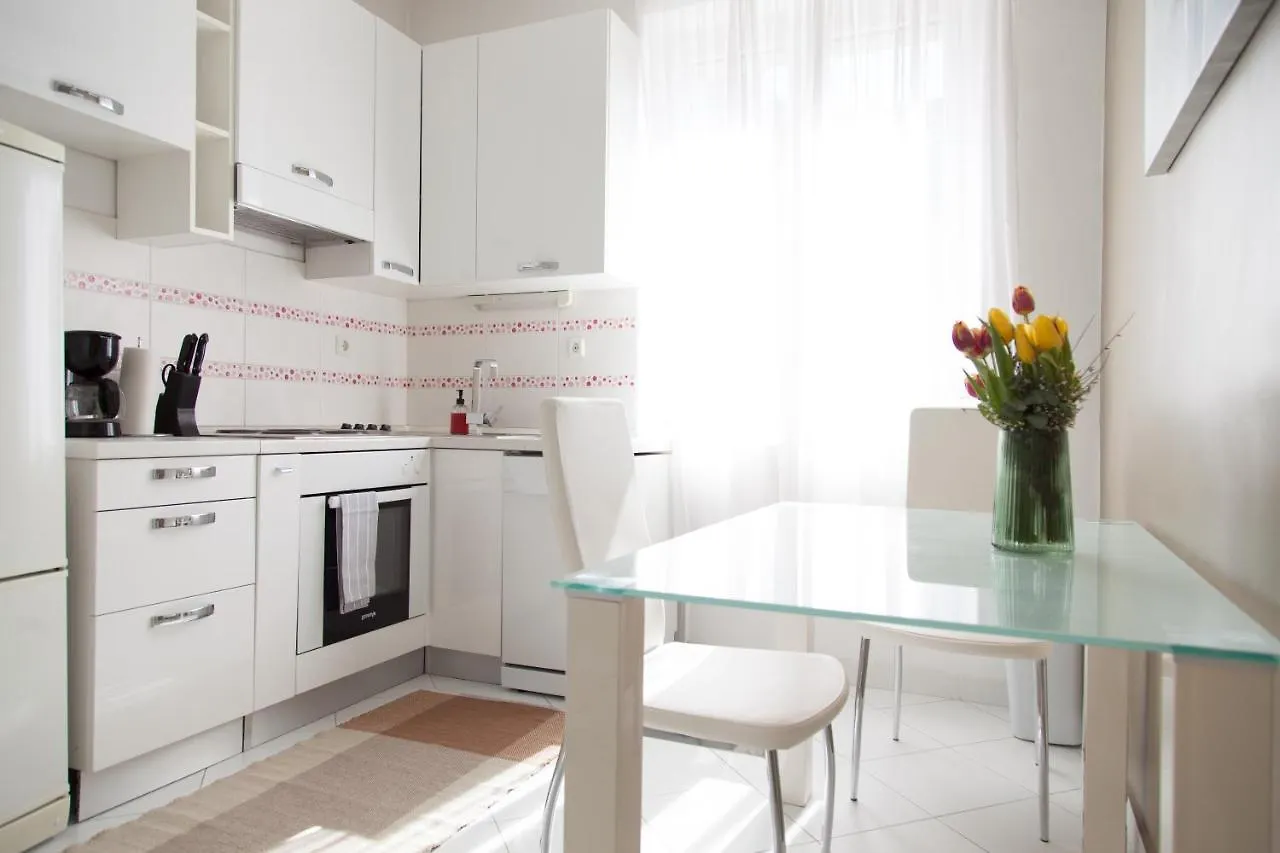 Split Dreams Apartment